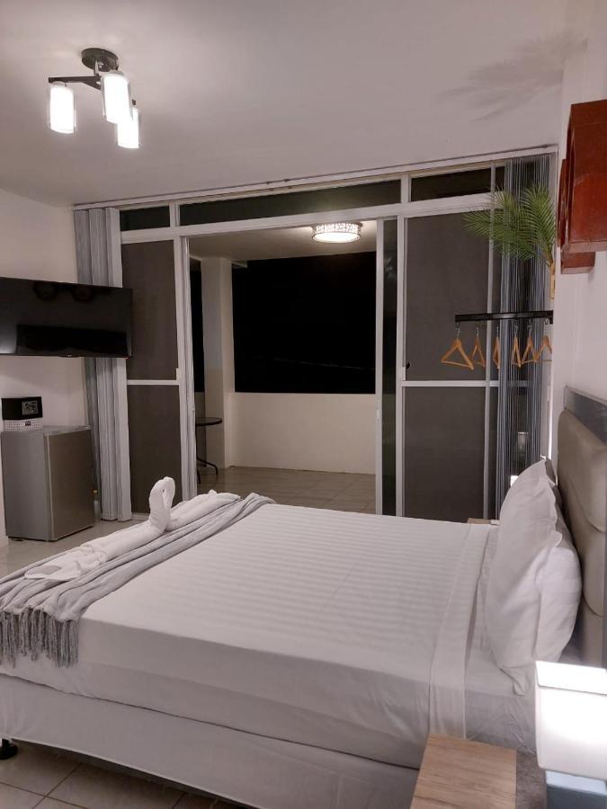 Bonsai Jacuzzi Suites Panglao-stad Buitenkant foto