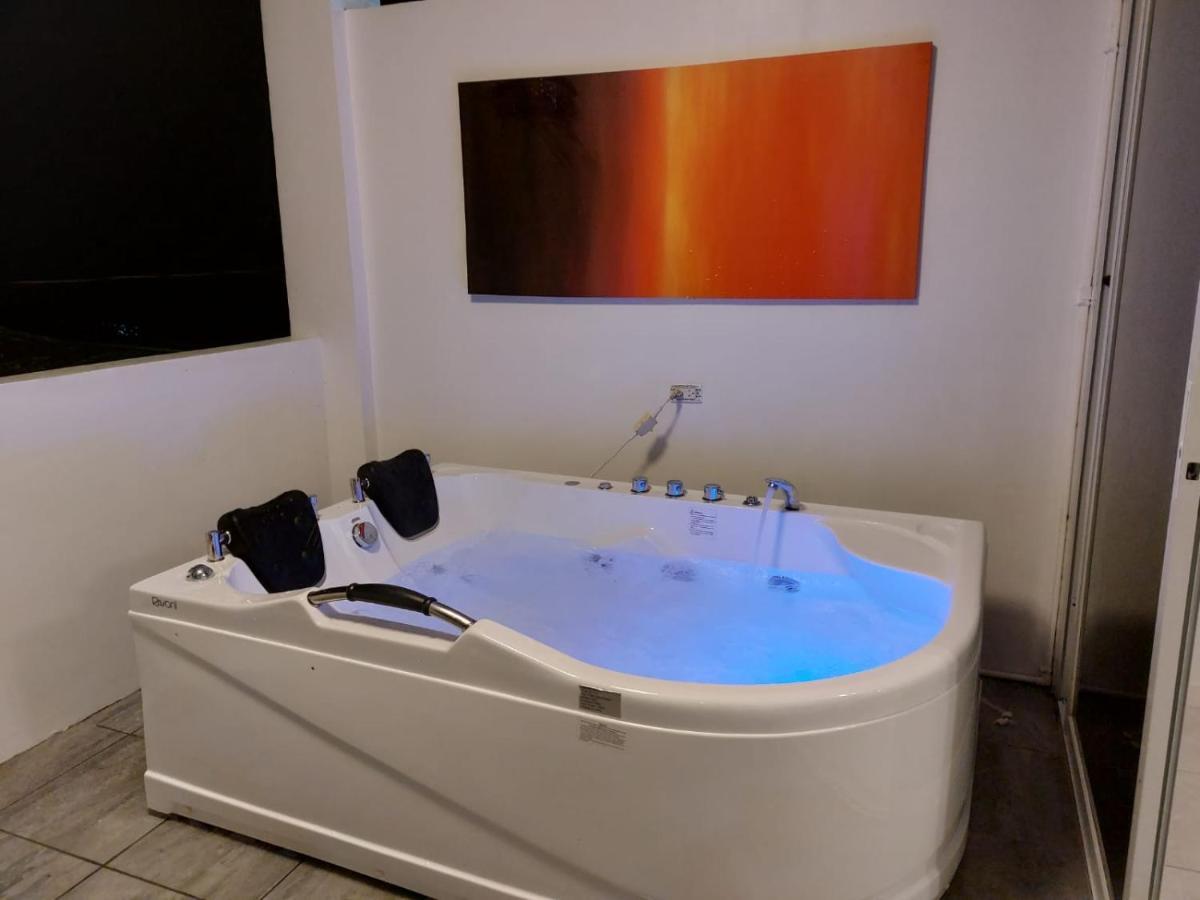 Bonsai Jacuzzi Suites Panglao-stad Buitenkant foto