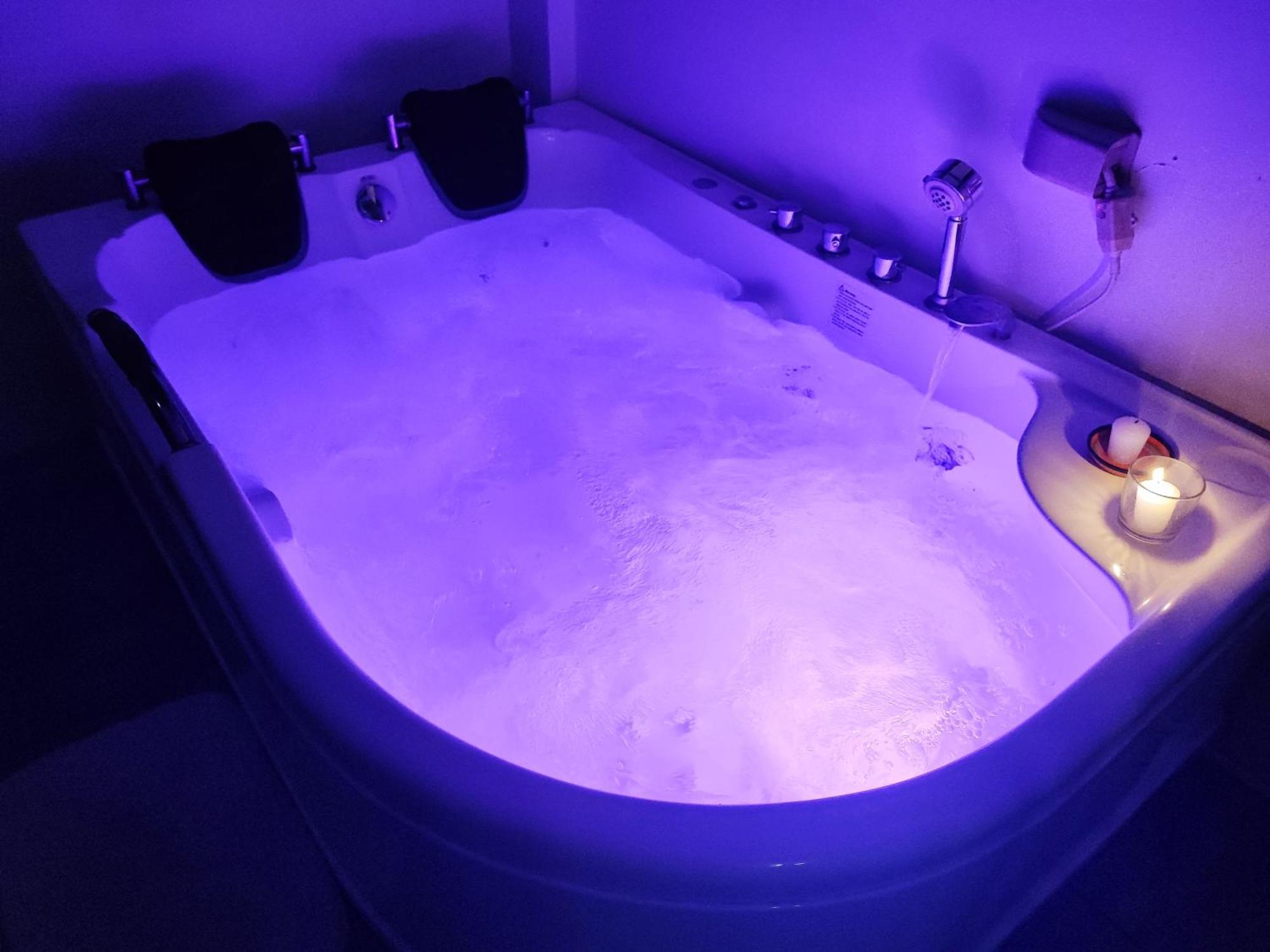 Bonsai Jacuzzi Suites Panglao-stad Buitenkant foto