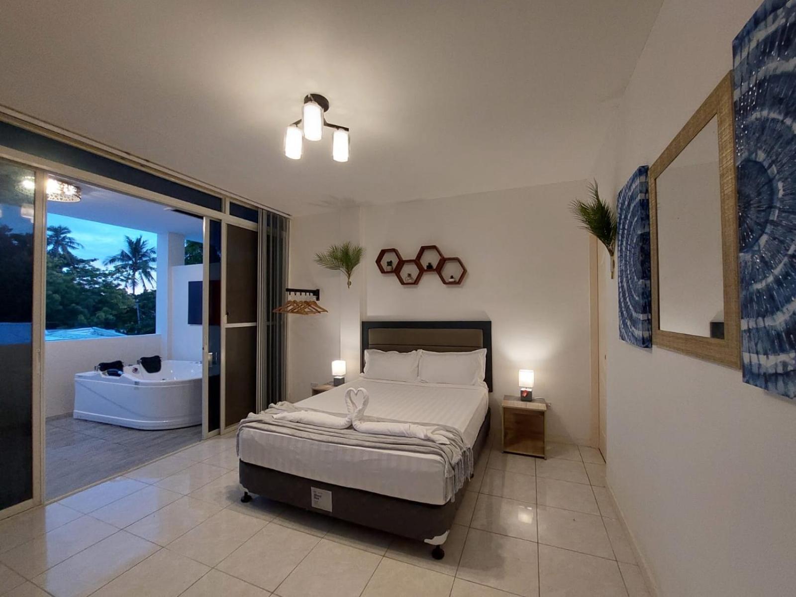 Bonsai Jacuzzi Suites Panglao-stad Buitenkant foto