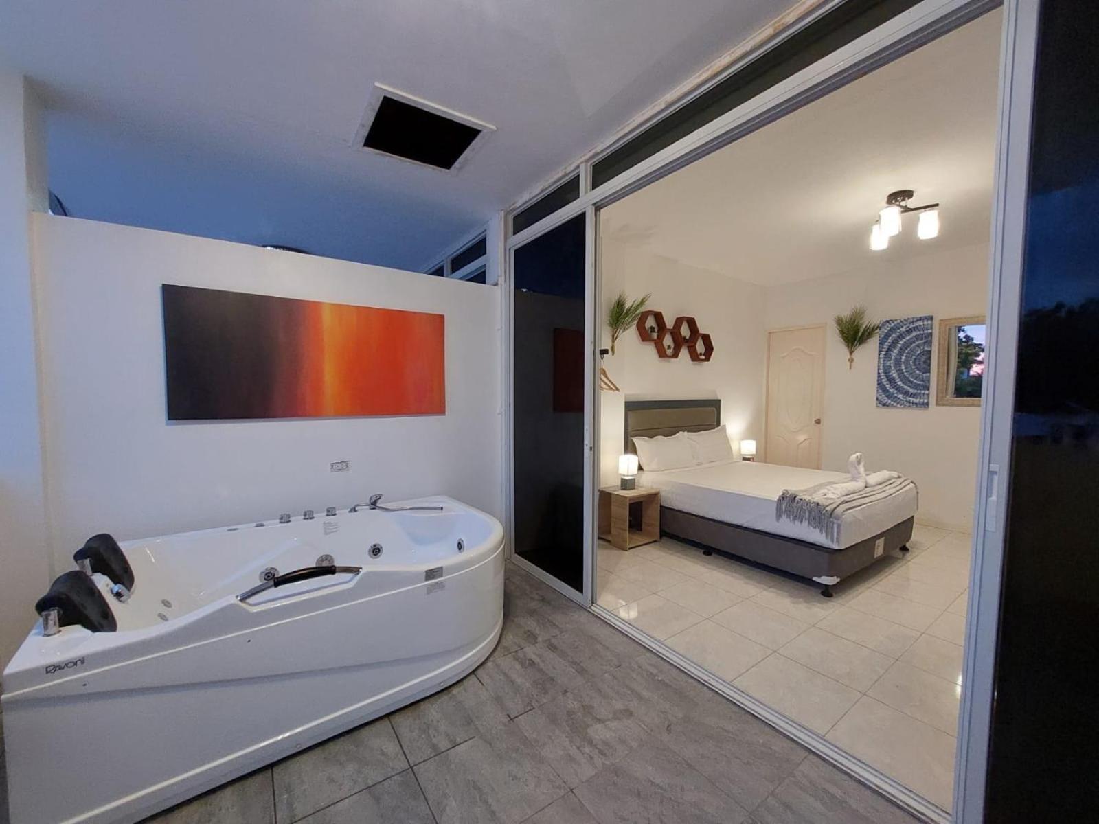 Bonsai Jacuzzi Suites Panglao-stad Buitenkant foto