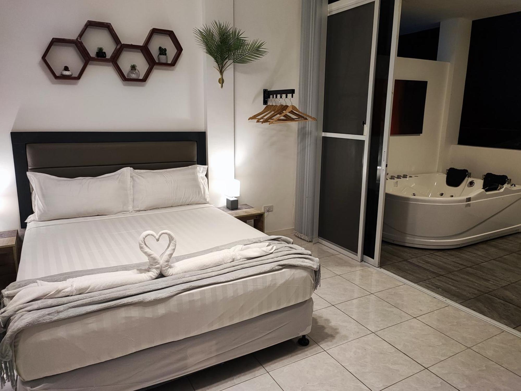 Bonsai Jacuzzi Suites Panglao-stad Buitenkant foto