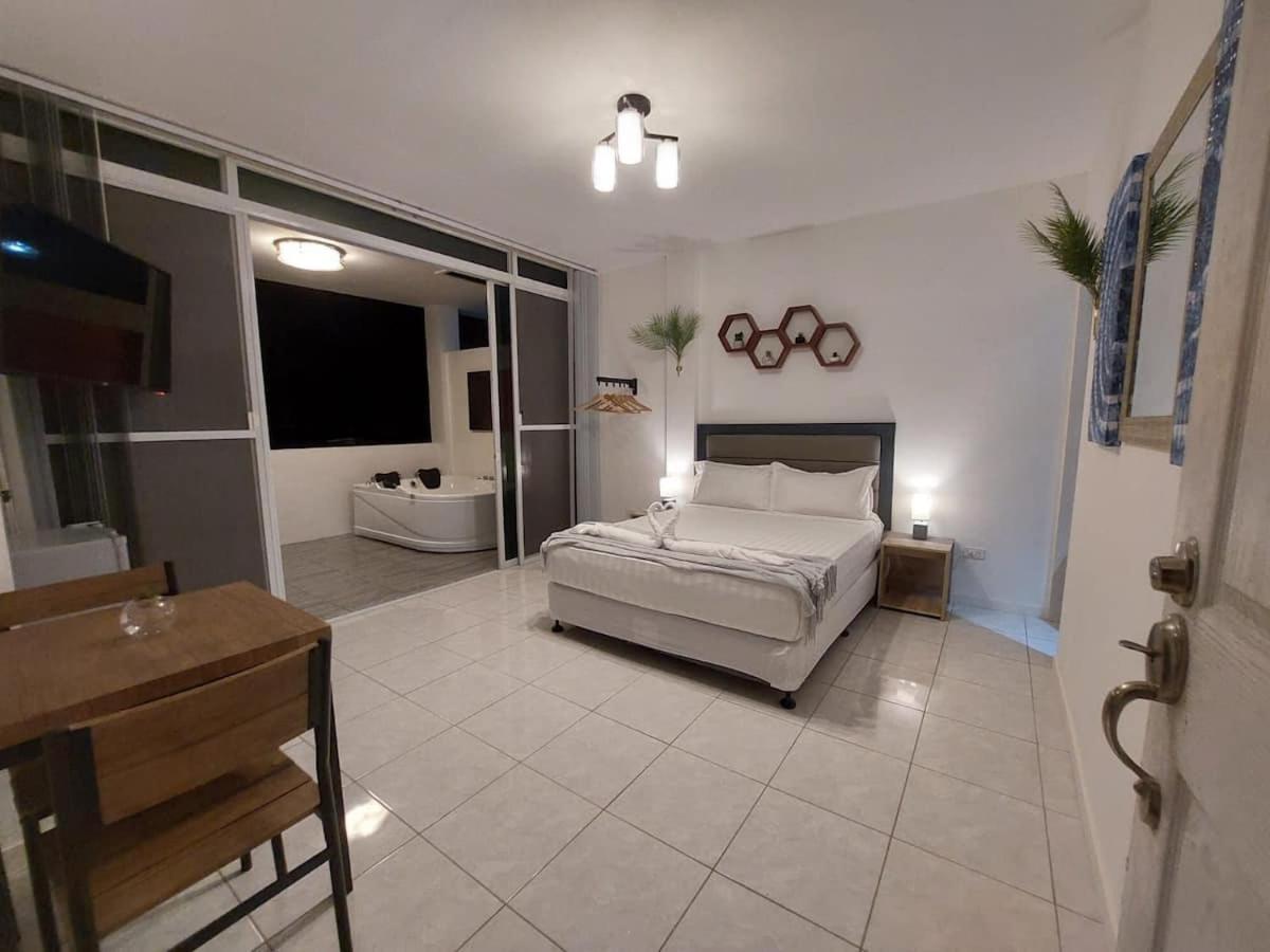 Bonsai Jacuzzi Suites Panglao-stad Buitenkant foto